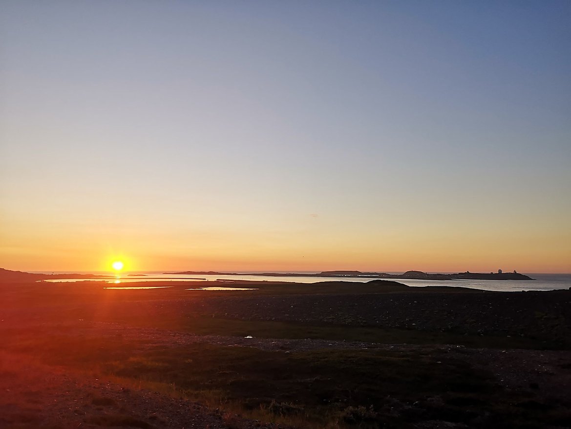 vardø i midnattssol
